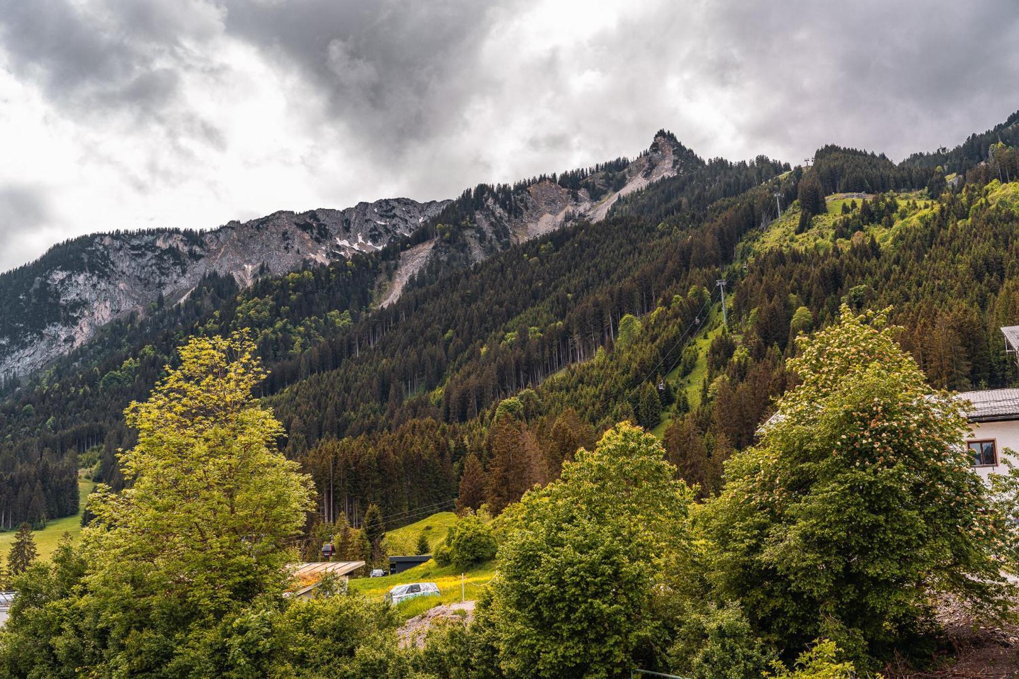 Hahnenkamm Hostel Reutte Exterior foto